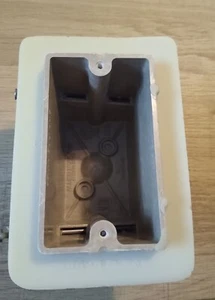 Caja de salida de fibra de vidrio barrera de vapor de 1 velocidad moldeada Allied 1099 1099 22,5 ft³ in. - Imagen 1 de 10