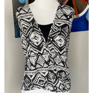 IZ Byer Womens Shirt Black White Tribal Pattern Tank Tee Top Sz M - Picture 1 of 7