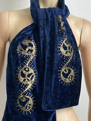 Bufanda boho de terciopelo azul impresa a mano por Wendy Baikie Islas Orcadas Escocia Foto 1 de 4