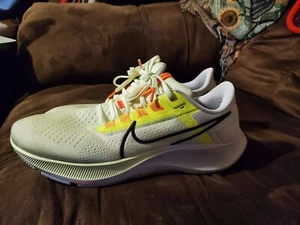 Size 10 - Nike Air Zoom Pegasus 38 Kentucky 2021 - Picture 1 of 1