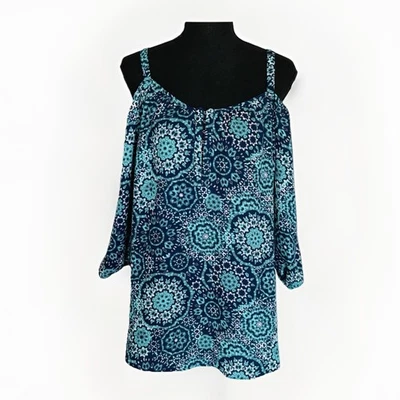 Blusa Top Torrid 2 Azul Marino Challis Turquesa Estampado Medallón Hombro Frío 2 Foto 1 de 4