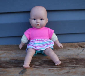 Baby Mädchen Puppe weicher weißer Körper Vinyl Kopf 14" 2008 Cititoy BS439 KEIN TON - Bild 1 von 7