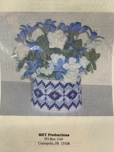 Kit de lona de plástico vintage Met Production ""Plantadora azul de diseñador"" nuevo de lote antiguo - Imagen 1 de 3