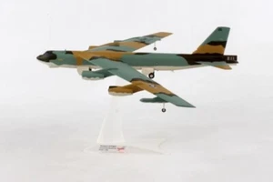 Herpa 559294 1/200 USAFBoeing B-52G Stratofortress 59-2584 - Foto 1 di 6