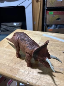 Jurassic World Roarivores Triceratops elektronische Dinosaurier Figur ungetestet - Bild 1 von 12