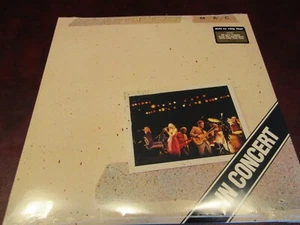 FLEETWOOD MAC VERIFIED 2016 STICKER IN CONCERT 180 GRAM TRIFOLD JACKET 3 LP SET - Picture 1 of 2