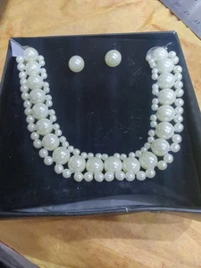 Avon Simulated Necklace Earrings Pearlesque Gift Set - Picture 1 of 4