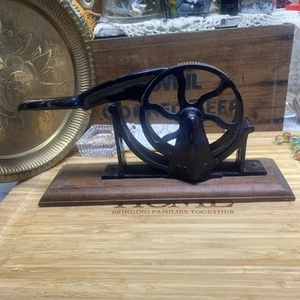 Antik 1800er Gusseisen Nr. 2 Apotheker Kork Presswerkzeug montiert auf Holzbohle - Bild 1 von 10