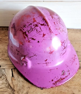 Sombrero duro vintage Jackson Products aluminio púrpura construcción envejecida Foto 1 de 4