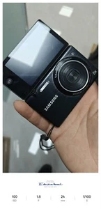 Black Samsung MV800 Flip-out Vlog Camera 5X Optical Zoom 16.1MP Digital Camera - Picture 1 of 7