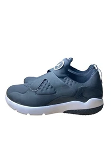 JORDAN TRAINER ESSENTIAL/ BLACK/WHITE/ MISMATCHED L:8.5 R:7.5/ 888122-001 - Picture 1 of 6