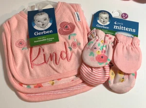 Gerber rosa Kombi 3 Stück Lätzchen bestickt "Be Kind" + 4 Stück Fäustlinge 0-3 Monate Neu mit Etikett - Bild 1 von 9