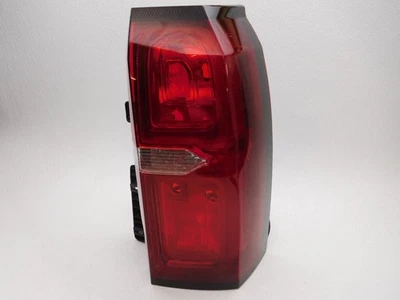 OEM Right Tail Lamp Chevrolet Tahoe 23407433 Water Spots, Dirty Inside, Leaks - Изображение 1 из 4
