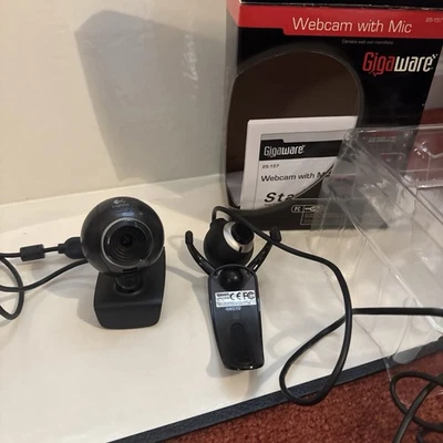 2 USB Webcams Logitech Gigaware CDs Not Included - Image 1 of 4