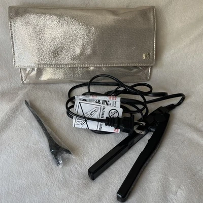 Mini plancha de viaje Victoria’s Secret en hermosa caja metálica dorada. Foto 1 de 4