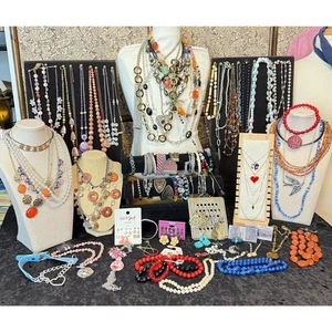 Super 95+ Pieces Vintage-Modern Jewelry Lot All Wearable Mixed Metals & Stones - Picture 1 of 23