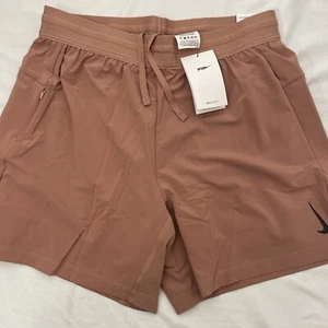 Nike Pantaloncini Yoga Dri Fit 2 in 1 Pantaloncini Fossil Rose DC5320-668 Uomo 4XL Nuovi - Foto 1 di 8