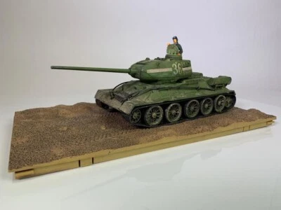 FOV Forces Of Valor 801013A 1/32 Soviet Medium Tank T-34-85 1944 Diecast Model - Image 1 of 4