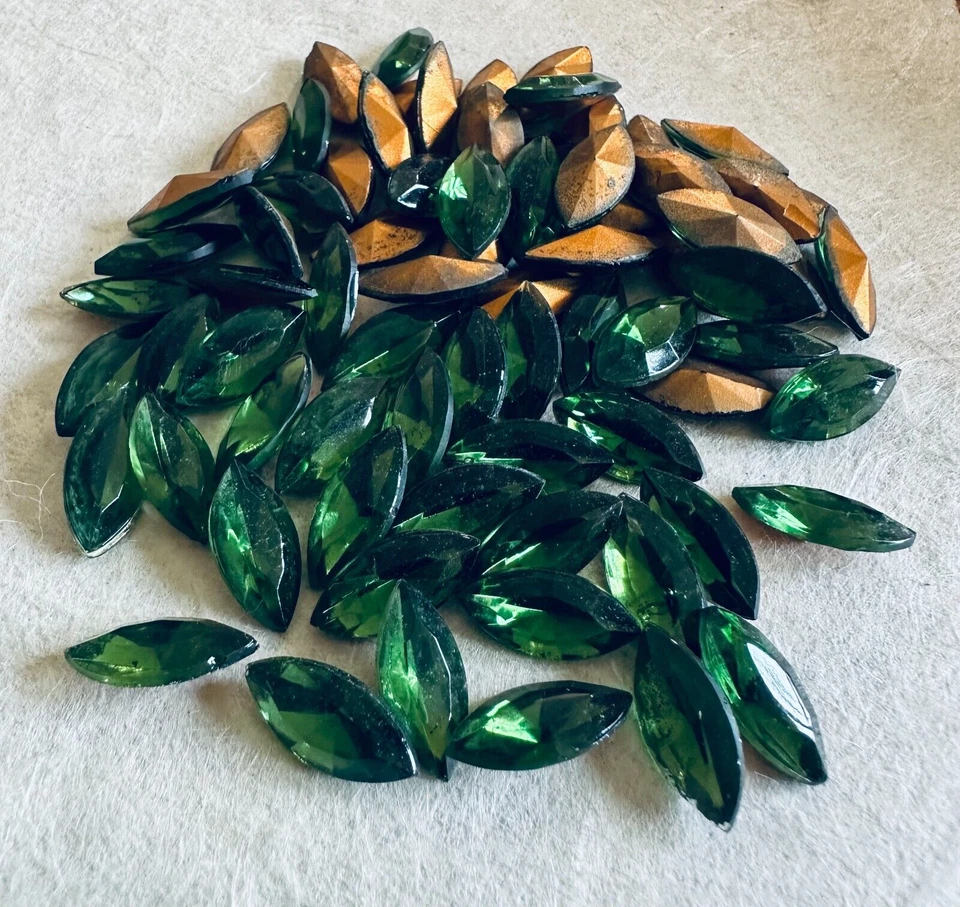 BE388 Vintage glass navettes 15x7mm tourmaline gold foiled pointed back (72) - Image 1 of 1