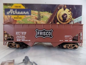 COCHE TOLVA LATERAL DESPLAZADA 34 FT PARA;FRISCO RR. POR; ATHEARE ESCALA HO PO RTR - Imagen 1 de 9