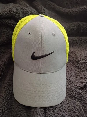 Gorra de golf Nike azul claro y neón VRS RZN rendimiento ajuste flexible Foto 1 de 4