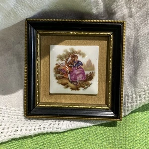 piccola miniatura/porcellana da collezione incorniciata scena di campagna.Limogue - Foto 1 di 8