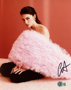 GRACIE ABRAMS SIGNED AUTOGRAPHED 8x10 PHOTO OPENED FOR TAYLOR SWIFT BECKETT BAS - Picture 1 of 2