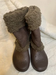 Crocs Boots Mid Calf Brown Lined Faux Suede Fur Winter Snow Womens Size 7W - Picture 1 of 5