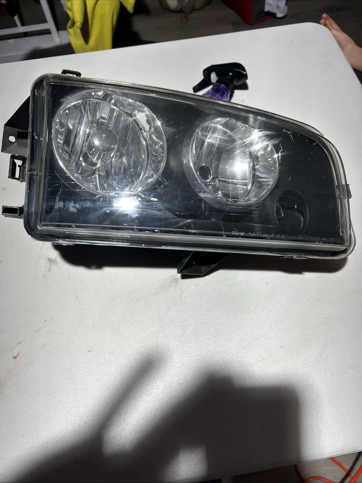 Faro derecho con bombilla Dodge Charger 2007 2008 2009 2010 Foto 1 de 4