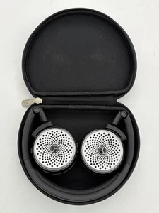 Cuffie Mercedes Wireless On Ear AKG P104 + Custodia Sistema di Intrattenimento Posteriore - Foto 1 di 12