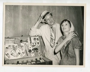 Vincent Price-Actor-7x9-B&W-Still - Picture 1 of 1