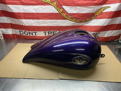 Usado OEM 03-05 Victory tanque de combustible de gasolina Hammer Kingpin Vegas Jackpot Foto 1 de 4