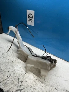 TOYOTA RAV 4 -MK2–VX- D4D—00-05—-WINDSCREEN WASHER BOTTLE AND PUMP - Picture 1 of 4