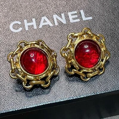 Pendientes de clip Chanel con cabujón de cristal rojo. 1 1/4 con certificado de autenticidad Foto 1 de 4
