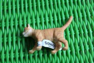 ORANGE TABBY CAT de Schleich Toy 13286 RETIRADO Nuevo Envío Gratis Foto 1 de 4