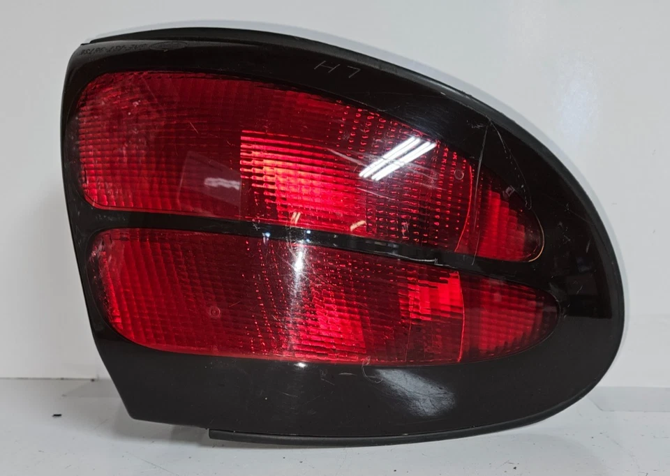 Luz trasera izquierda Ford Taurus 1998-1999 OEM, F6DB-13441-C Foto 1 de 4
