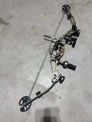 Hoyt UltraTec XT2000 Compound Bow, w/ SpotHogg Team Primo Sight. - Image 1 of 4