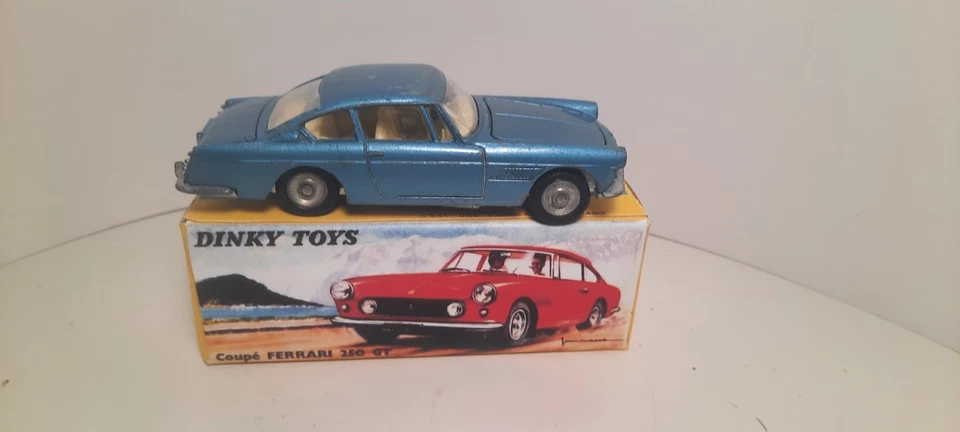 Coche vintage FRENCH DINKY MECCANO FERRARI 250GT 2+2 Nº 515 Hecho en FRANCIA 1/43 Foto 1 de 4