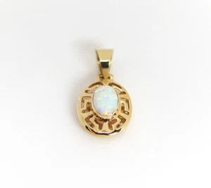 Gelbgold Anhänger Weißer Opal Cabochon 585 – 14kt Mäander-Muster, L: 2cm (1,5cm) - Bild 1 von 6