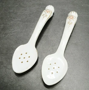 Vtg 1950's Porcelain Japan Spoon Shaped Salt & Pepper Shakers=4" long - Picture 1 of 13