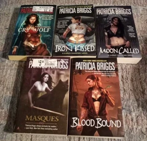 LOT of 5 Patricia Briggs Paperback Books Cry Wolf Moon Call Blood Bound - Picture 1 of 14