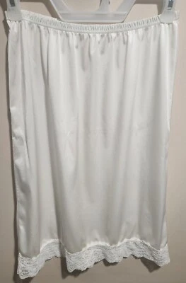 Vintage Vanity Fair White Fancy Lace Hem Nylon Half Slip Sz Med  - Image 1 of 4