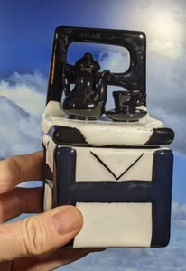 Vintage Pottery Novelty Trinket Box. 15cm x 8cm x 8cm - Picture 1 of 9