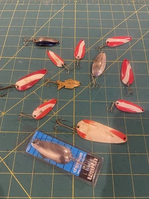 Lote de 12 colheres de pesca vintage, Little Cleo, Nebco, Japão sortidas de cores e tamanhos - Imagem 1 de 2