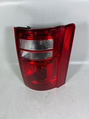 2008-2010 Dodge Grand Caravan Passenger Right side taillight assembly - Imagem 1 de 2