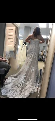 全新 Never Worn or Altered Allure 新娘 象牙色 蕾丝 婚礼礼服 尺寸 18  — 第 1/2 张图片