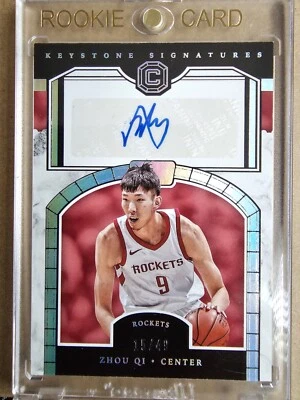 2017-18 PANINI CORNERSTONES ZHOU QI RC AUTO Keystone Signatures /49 SP ROOKIE - Image 1 of 2