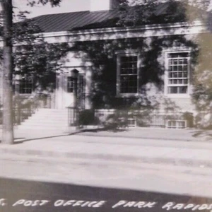 Cartolina d'epoca con foto reale RPPC - U.S. Post Office Park Rapids, MINN c1949-51 - Foto 1 di 3