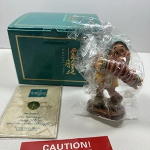 Disney WDCC Schneewittchen und die sieben Zwerge Bashful mit Box & COA - Bild 1 von 9