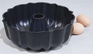 Nordic Ware 50124 Heavy Cast Aluminum 12 Cups Capacity Original ProCast Bund Pan - Picture 1 of 1